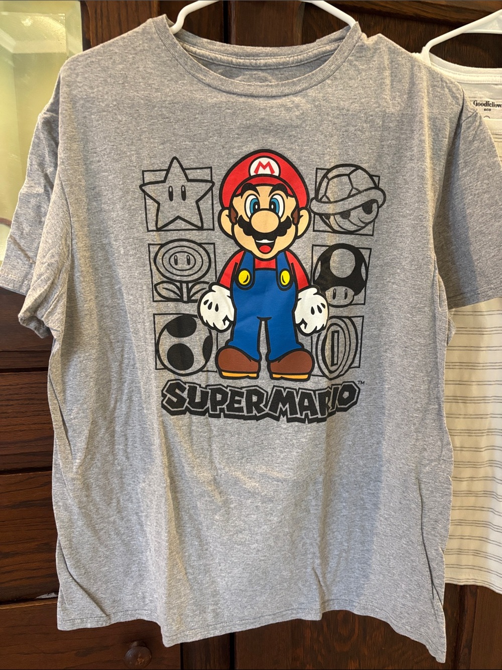 Men’s set of 3 Graphic Tees - Mario, Marvel - Picture 4 of 7